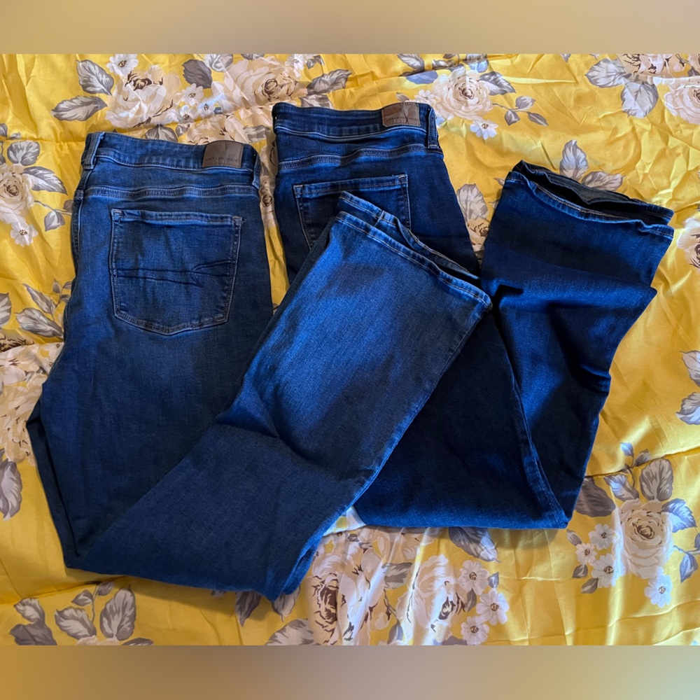 2 Pairs American Eagle Skinny Kick Jeans 🦅
